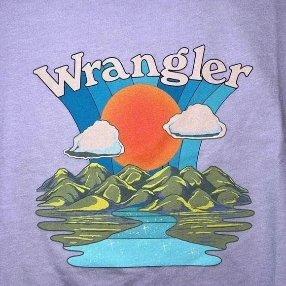 WRANGLER TOP SZ M GRAPHIC NWT WITH FLAW DUE TO TAG! See picture lavender - Picture 3 of 7